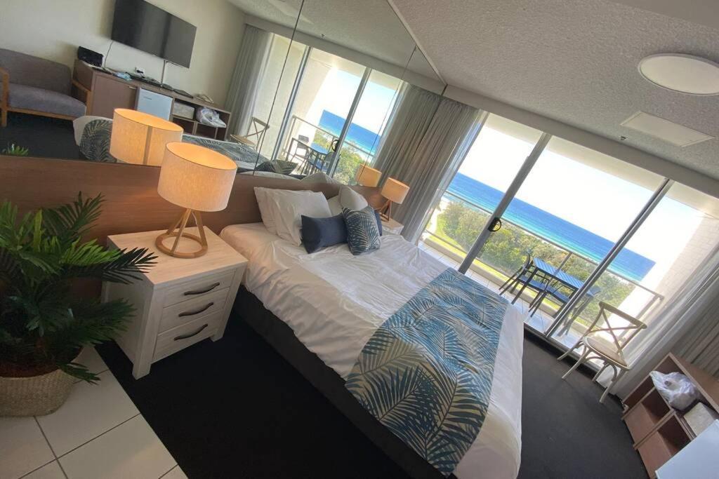 Ocean Bliss - Top Floor Beachfront Studio With Amazing Views ! Маркула Екстериор снимка